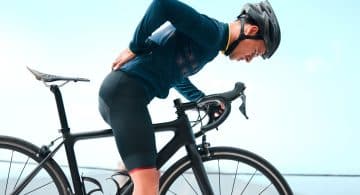 Ciclista con dolore alla schiena