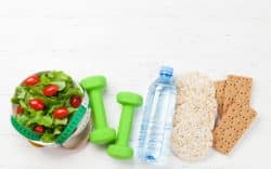 Cibo sano, acqua e pesi