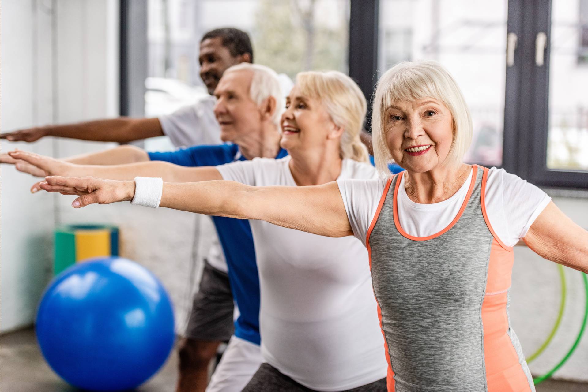 Оздоровление пенсионеров. Спорт для пожилых. Спортивные пожилые люди. Фитнес для пожилых. Физкультура для пожилых.